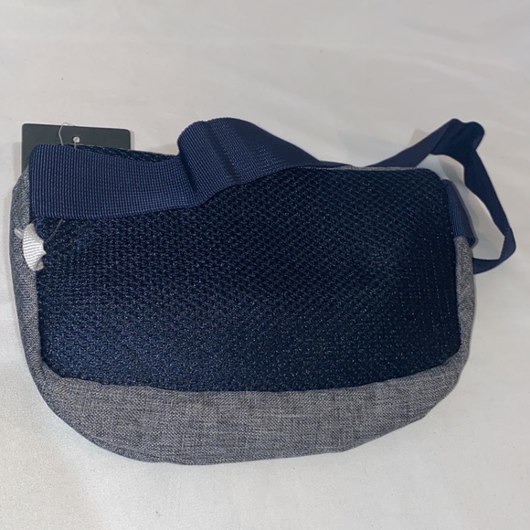 NWT Converse Fanny pack - Picture 6 of 6